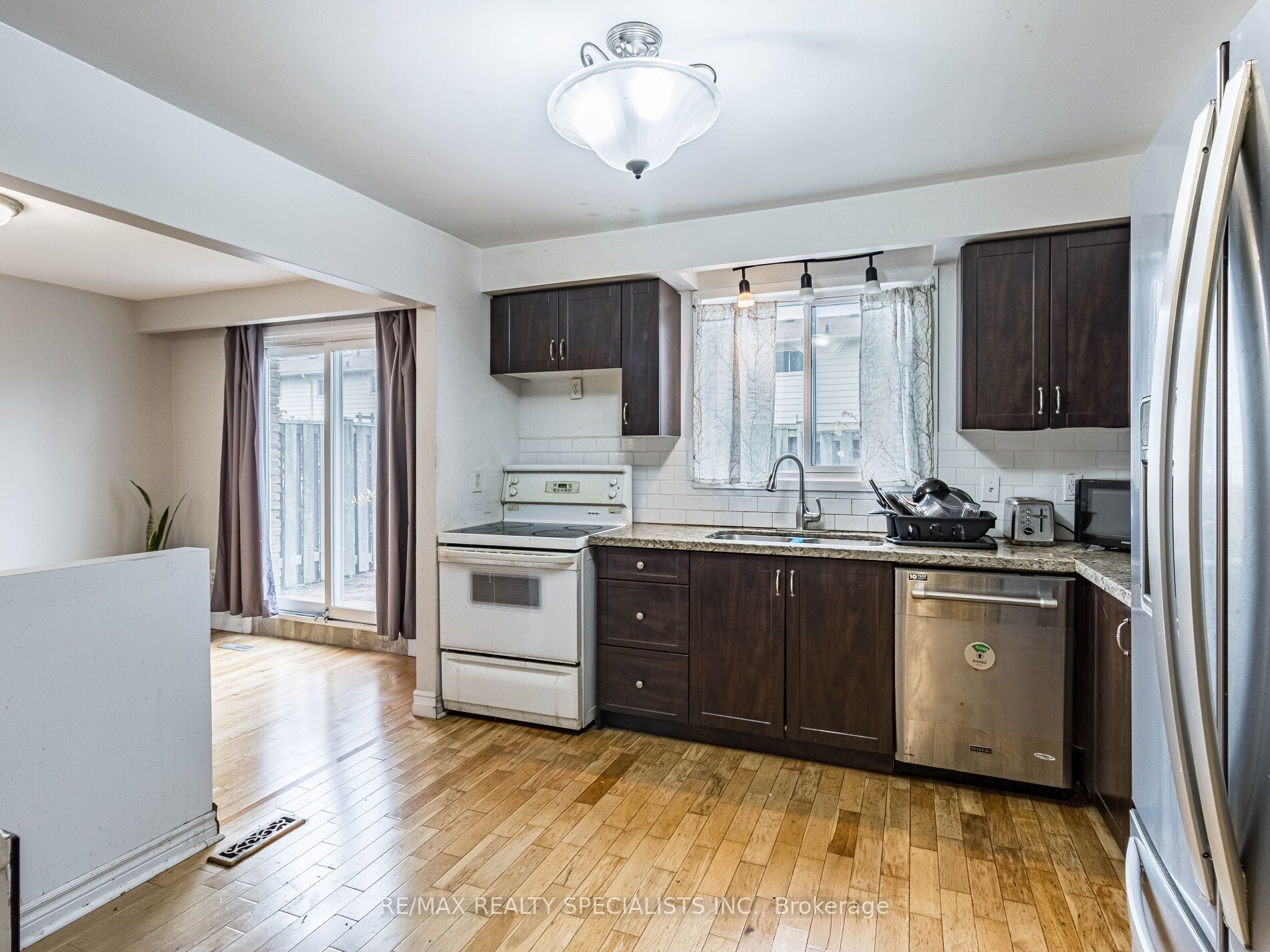 5475 Lakeshore Rd, #10