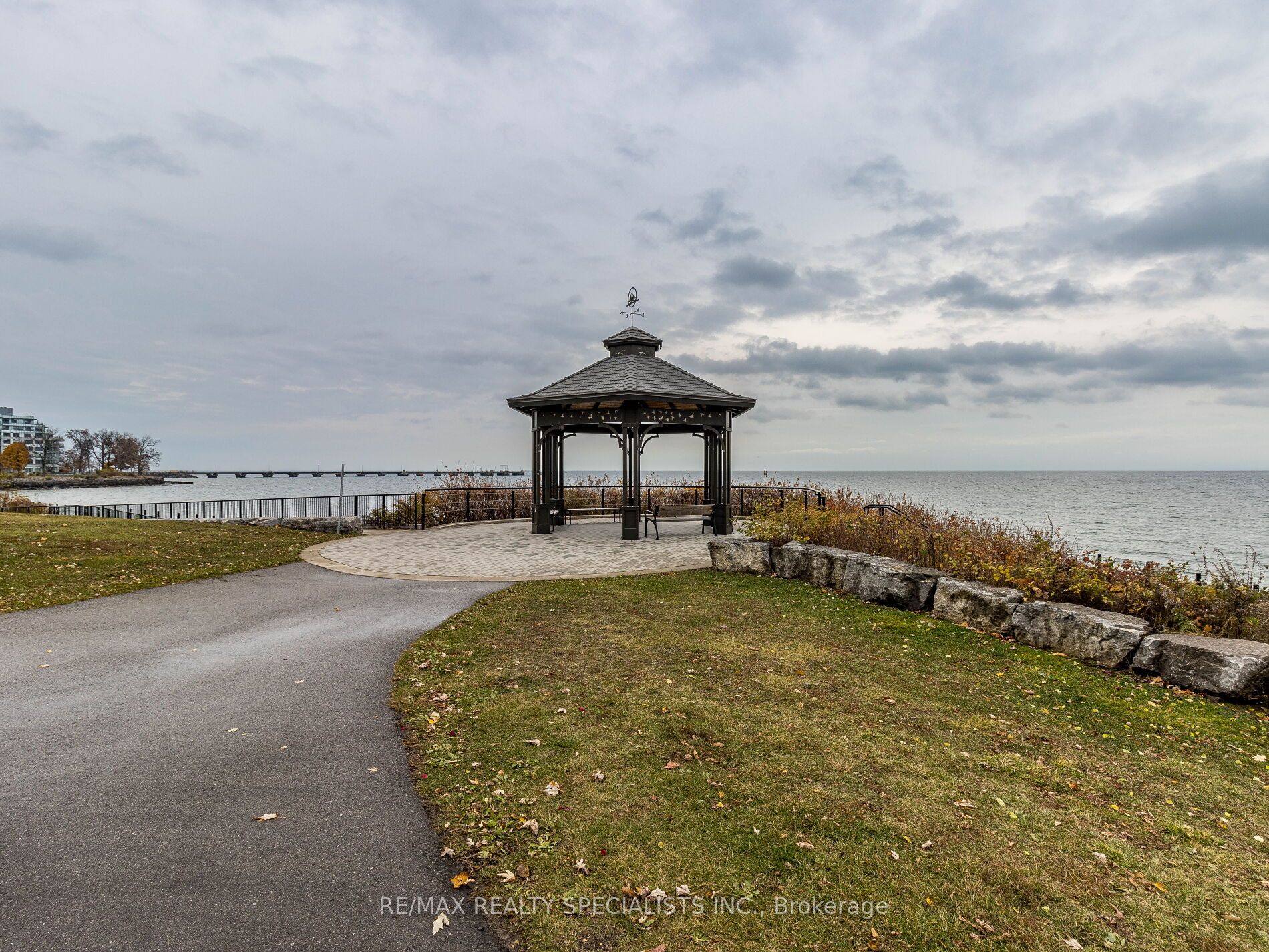 5475 Lakeshore Rd, #10