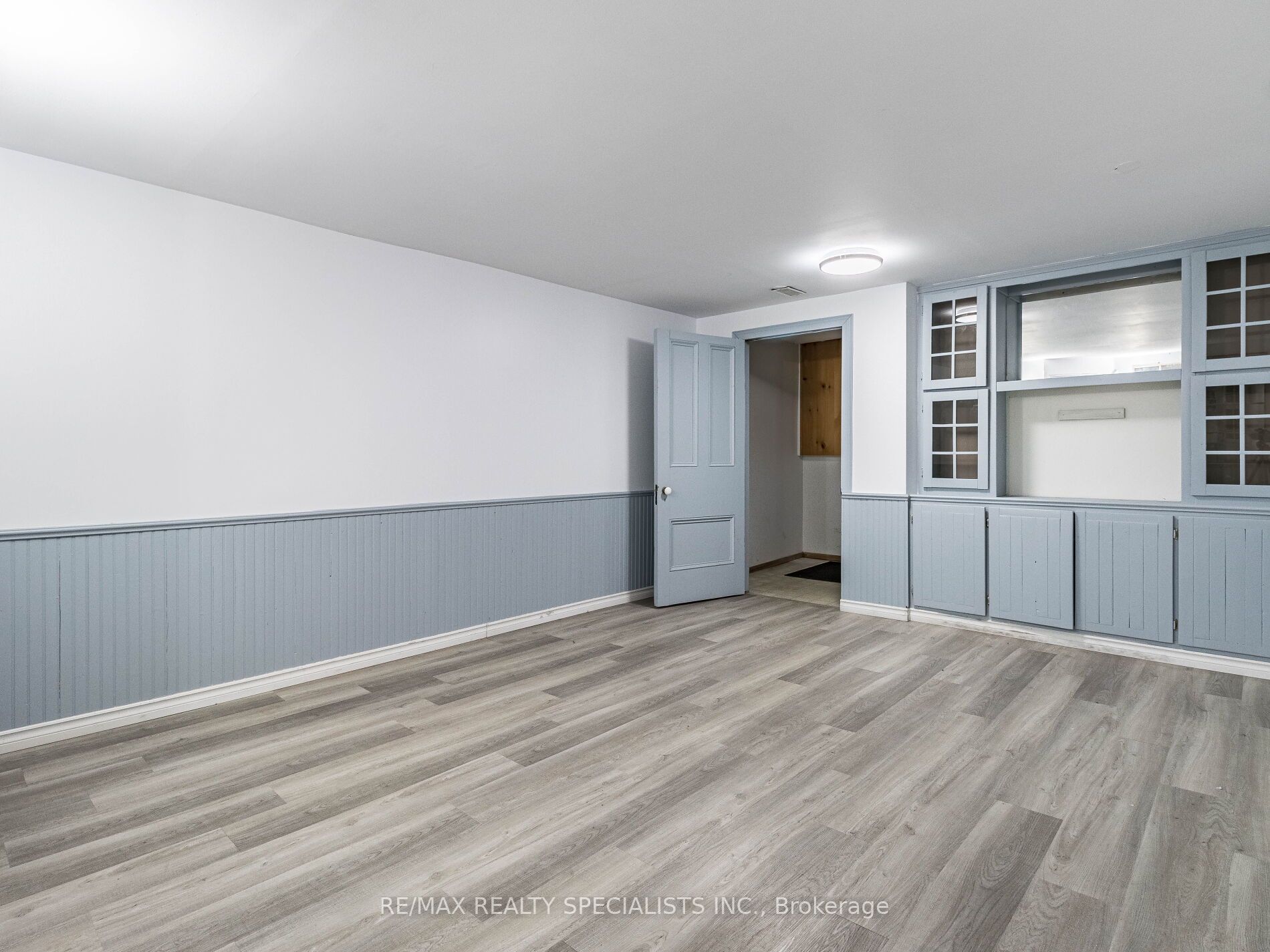 5475 Lakeshore Rd, #10