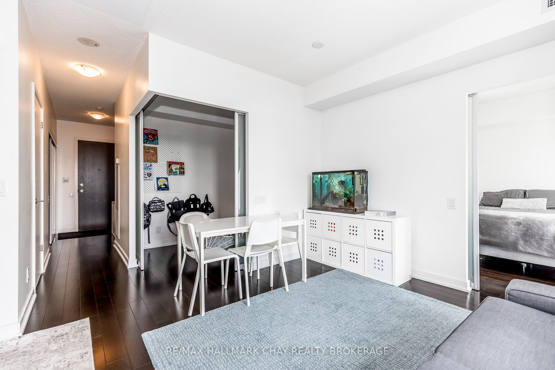 105 The Queensway Ave W, #605