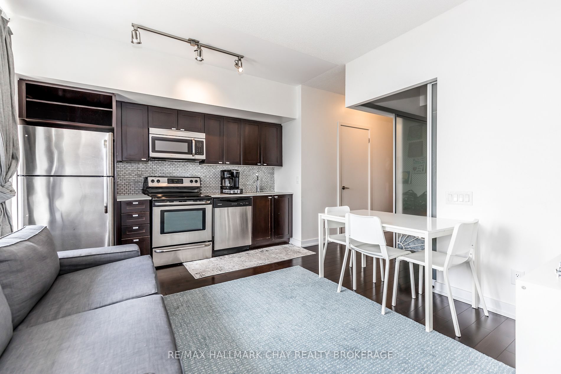 105 The Queensway Ave W, #605