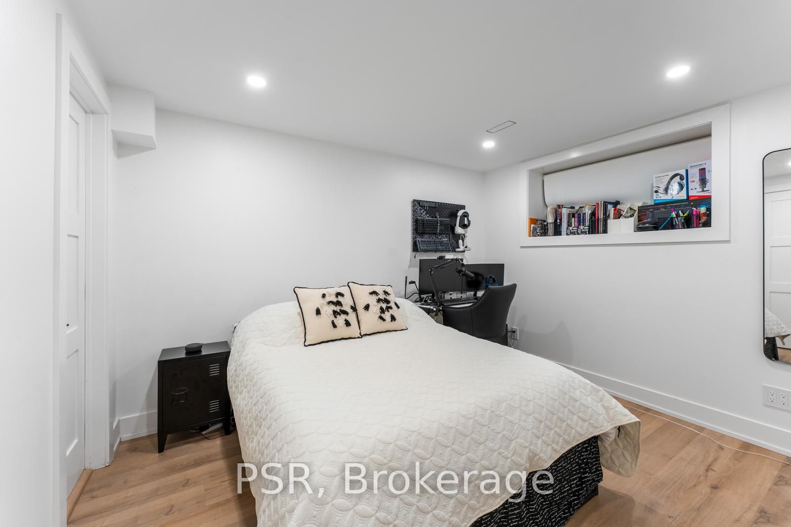 2160 Abbotswood Court