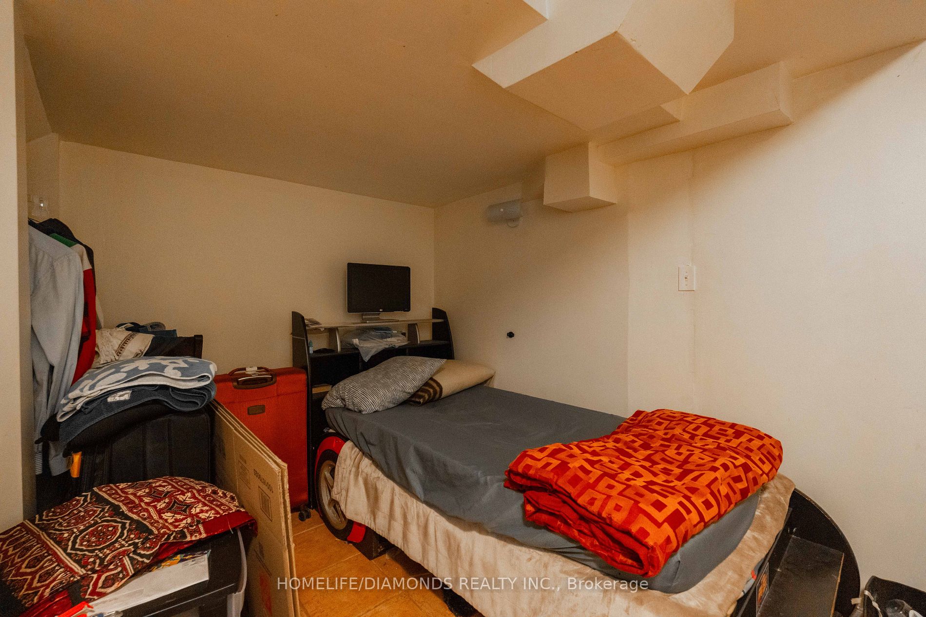 7173 VILLAGE Walk