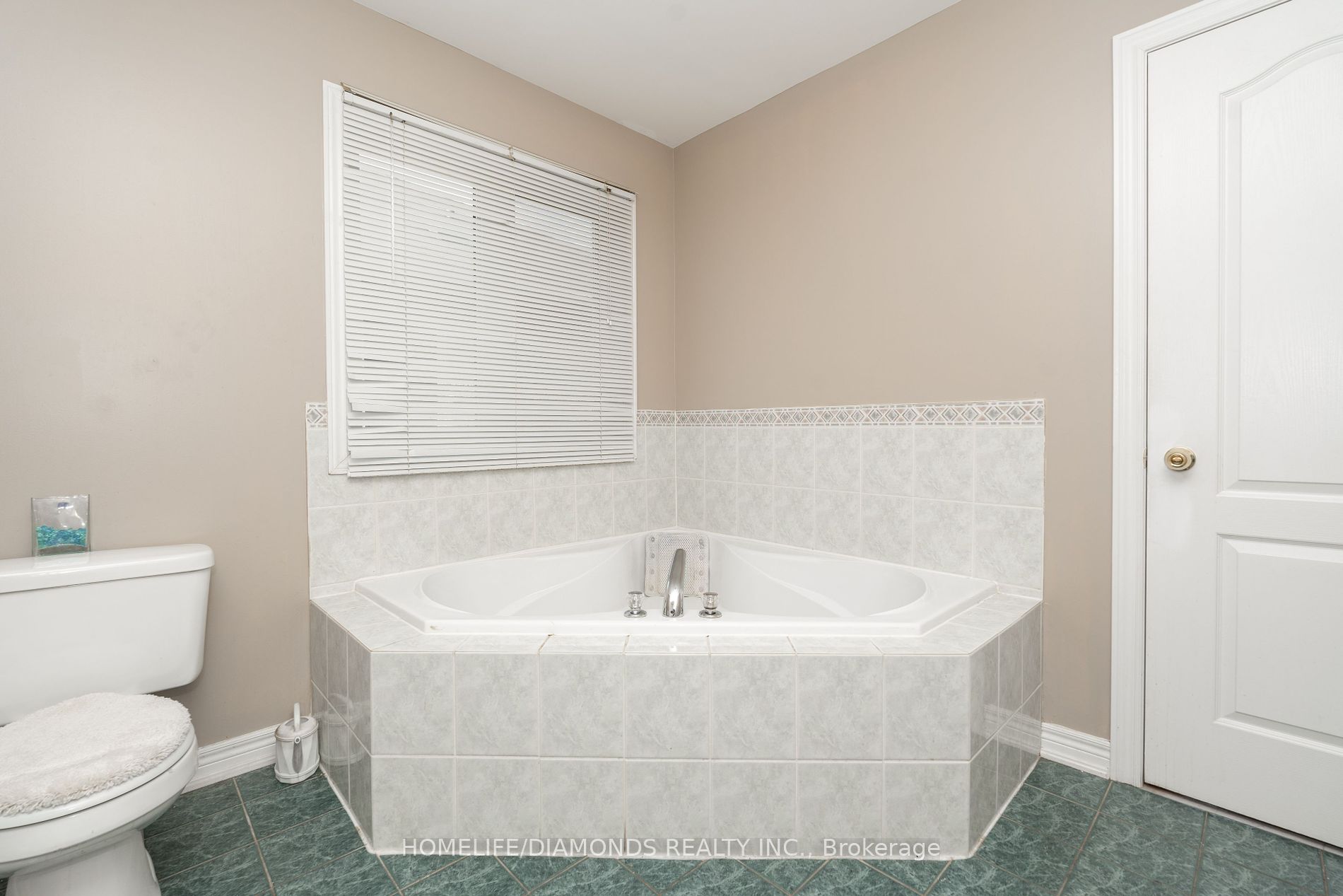 7173 VILLAGE Walk