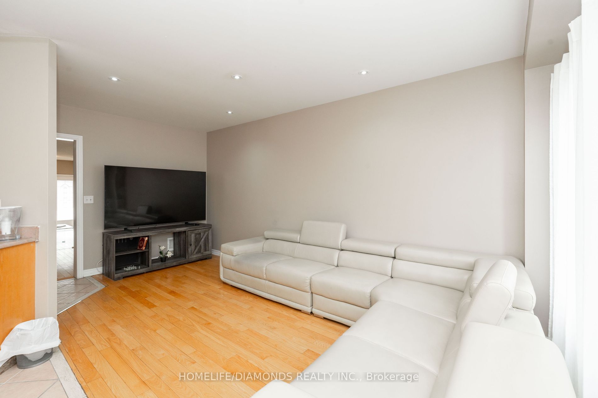 7173 VILLAGE Walk