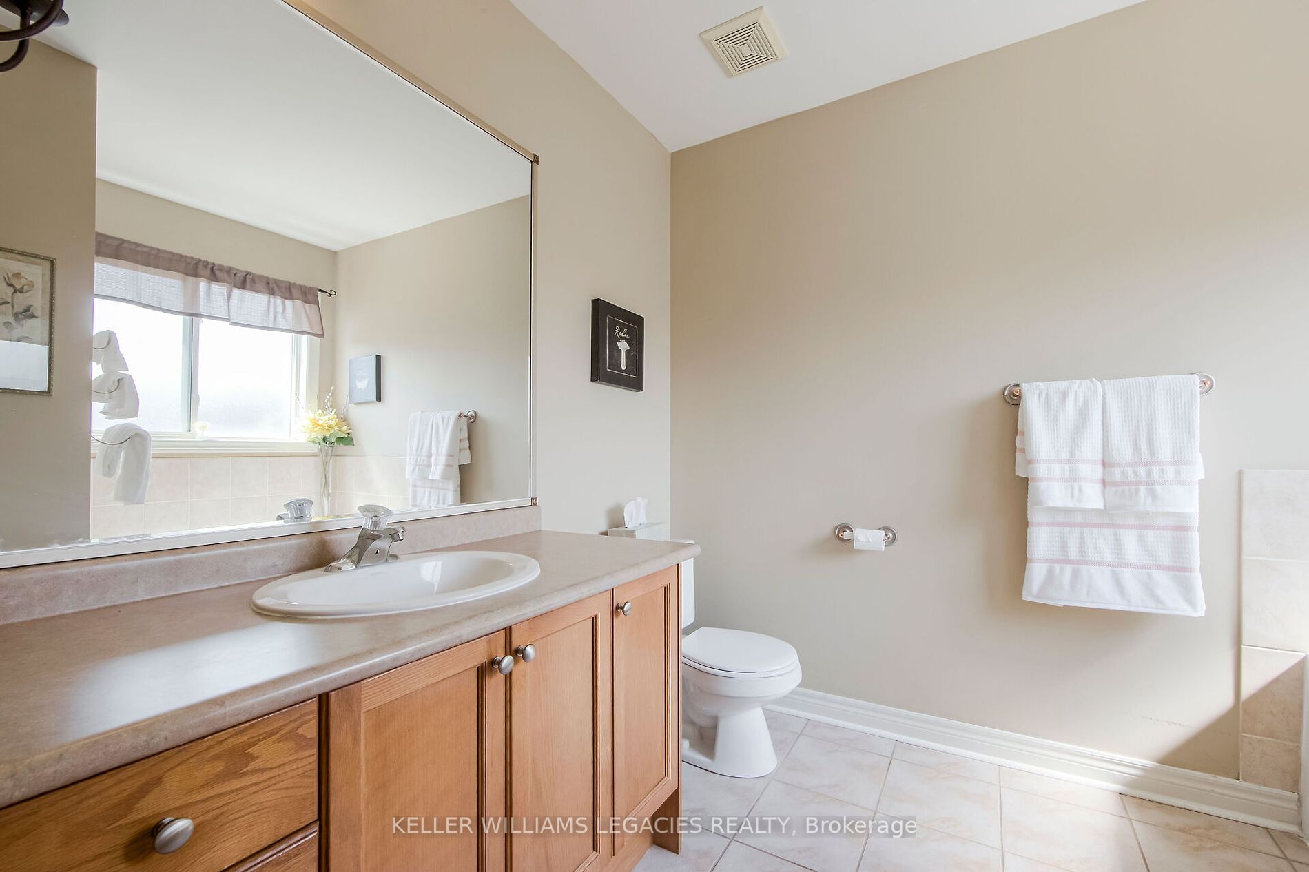 41 Lawren Harris Cres
