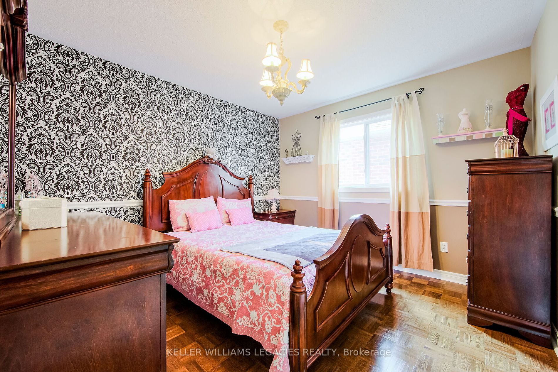 41 Lawren Harris Cres