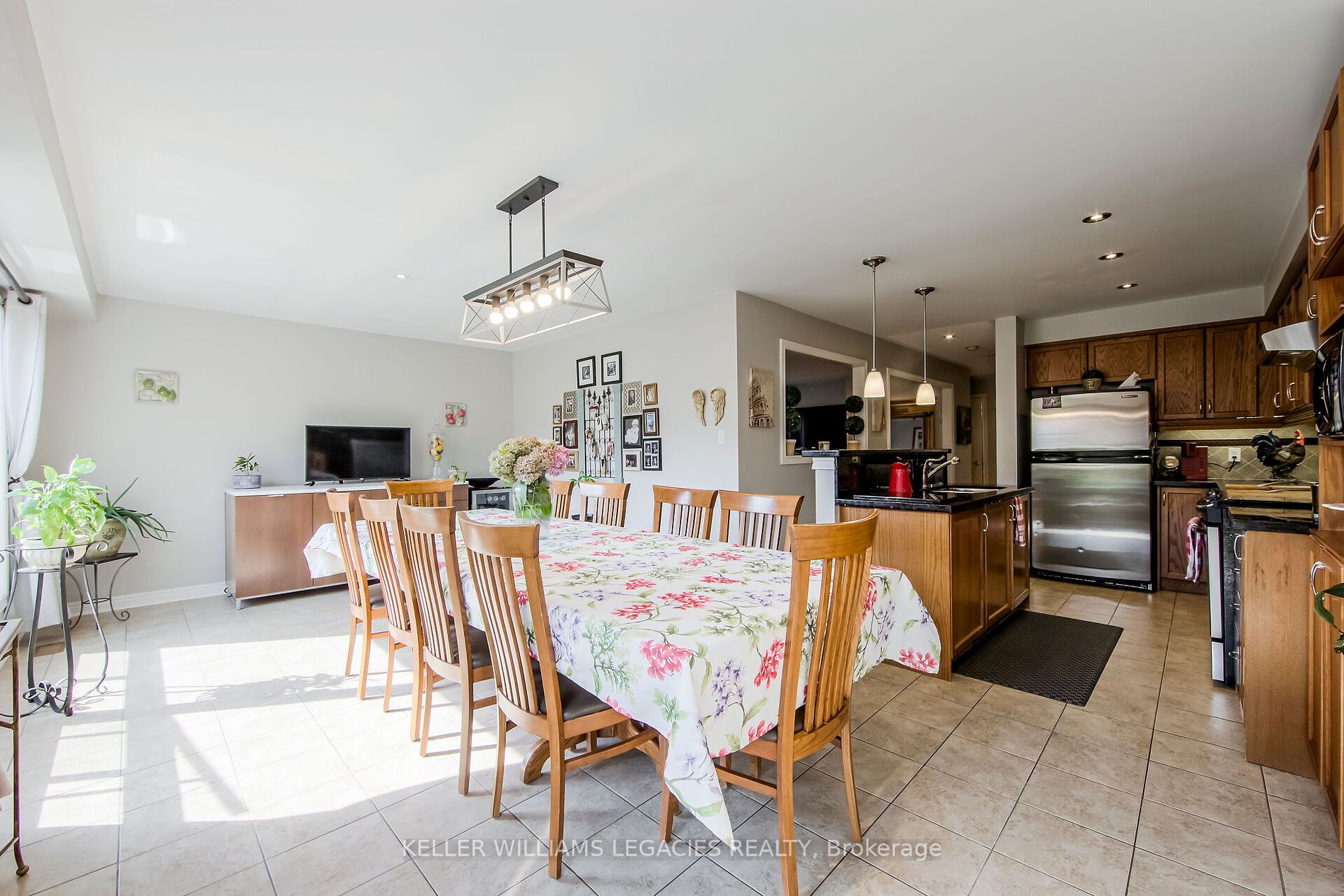 41 Lawren Harris Cres