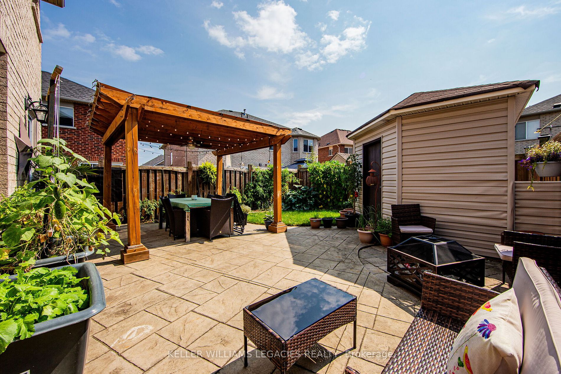 41 Lawren Harris Cres