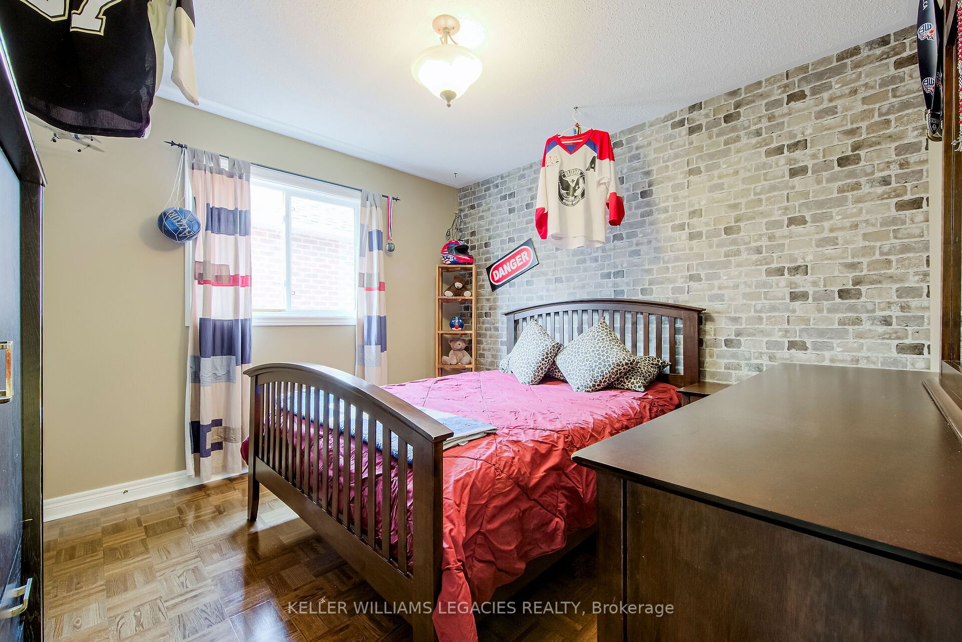41 Lawren Harris Cres
