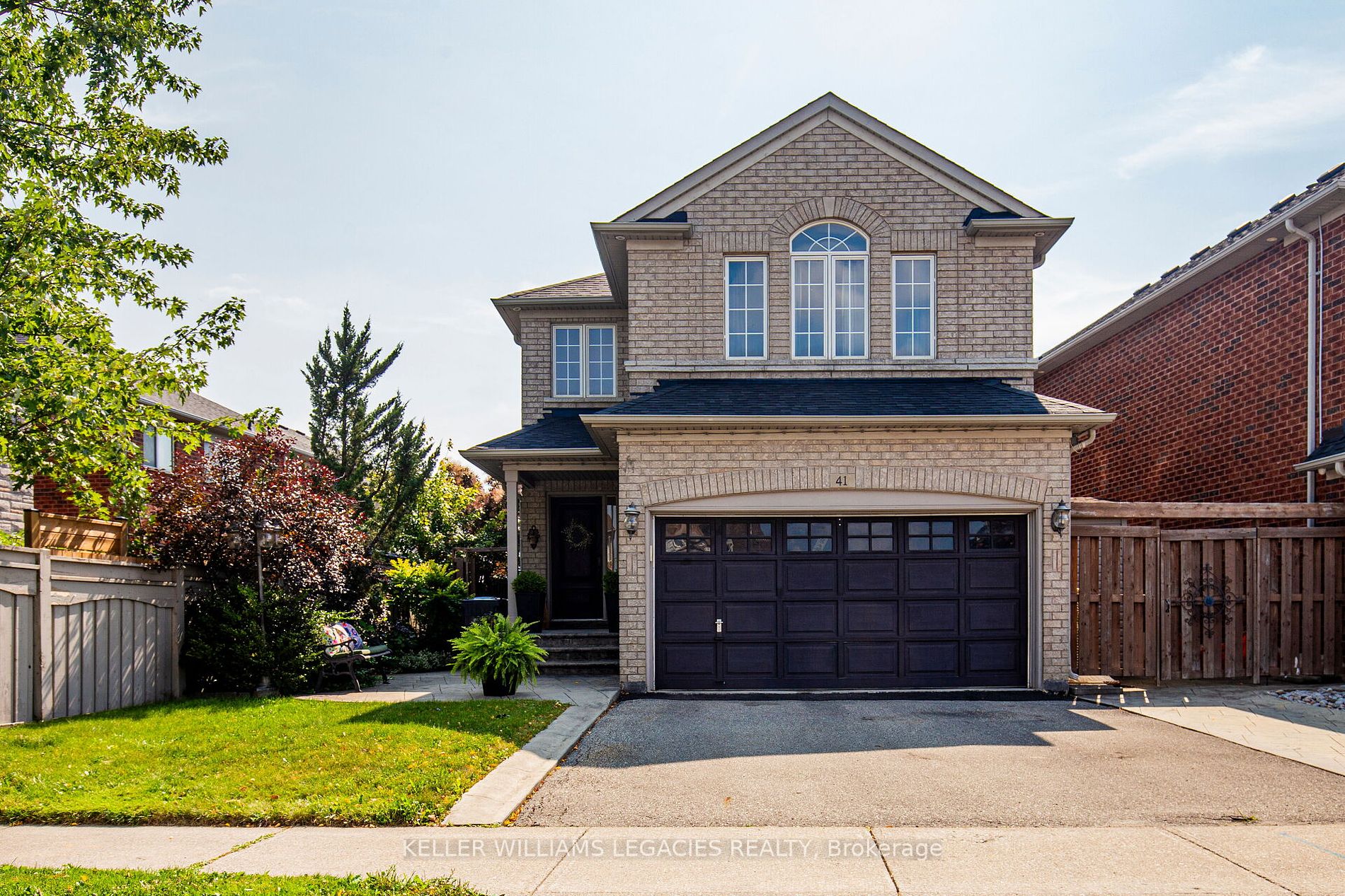 41 Lawren Harris Cres