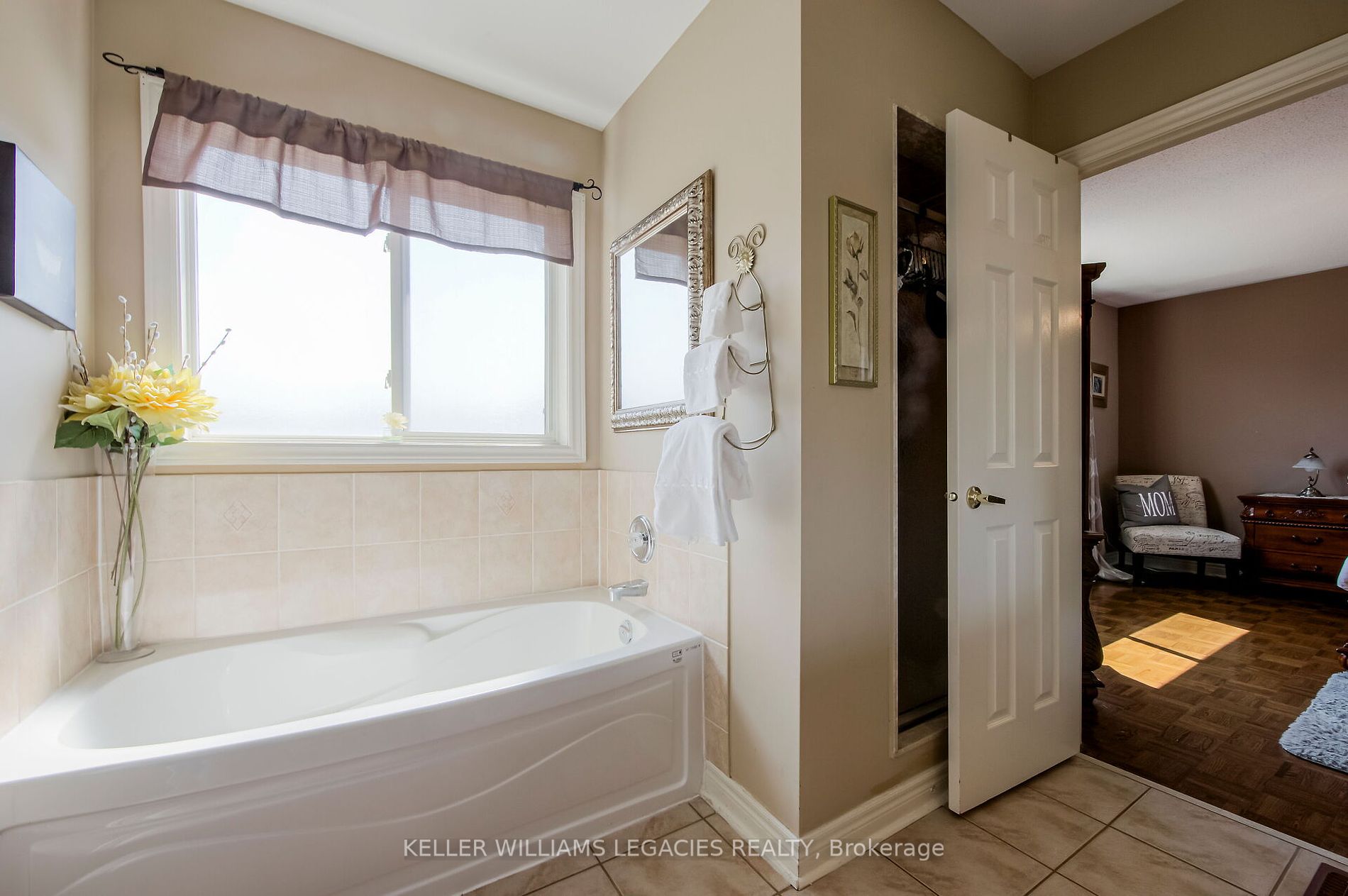 41 Lawren Harris Cres