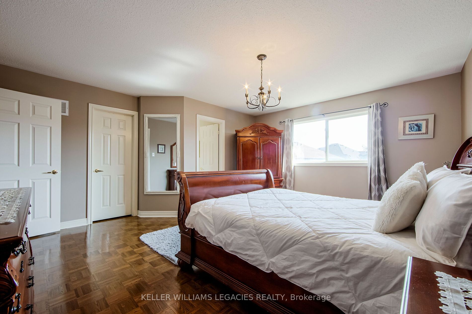 41 Lawren Harris Cres