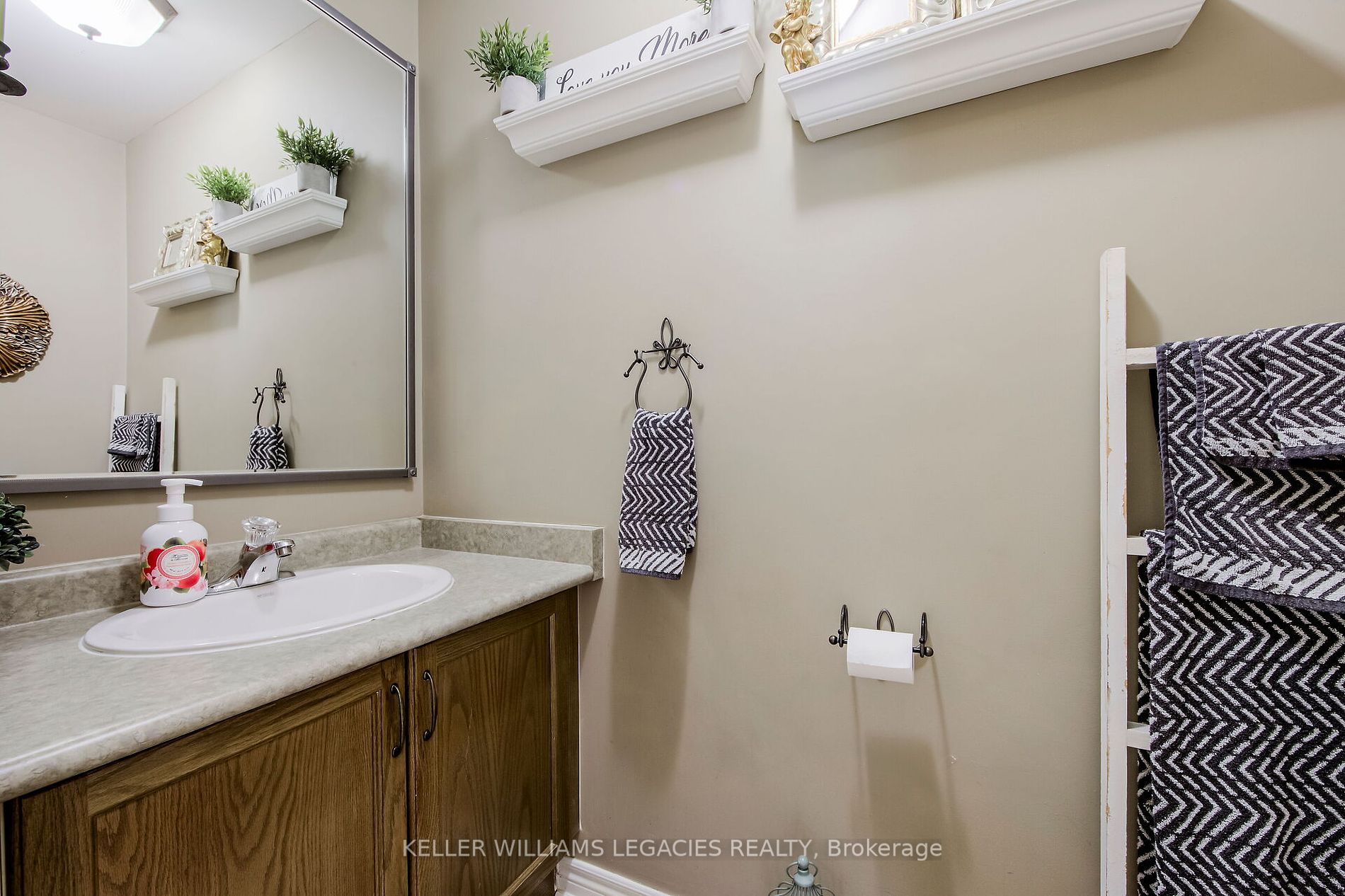 41 Lawren Harris Cres
