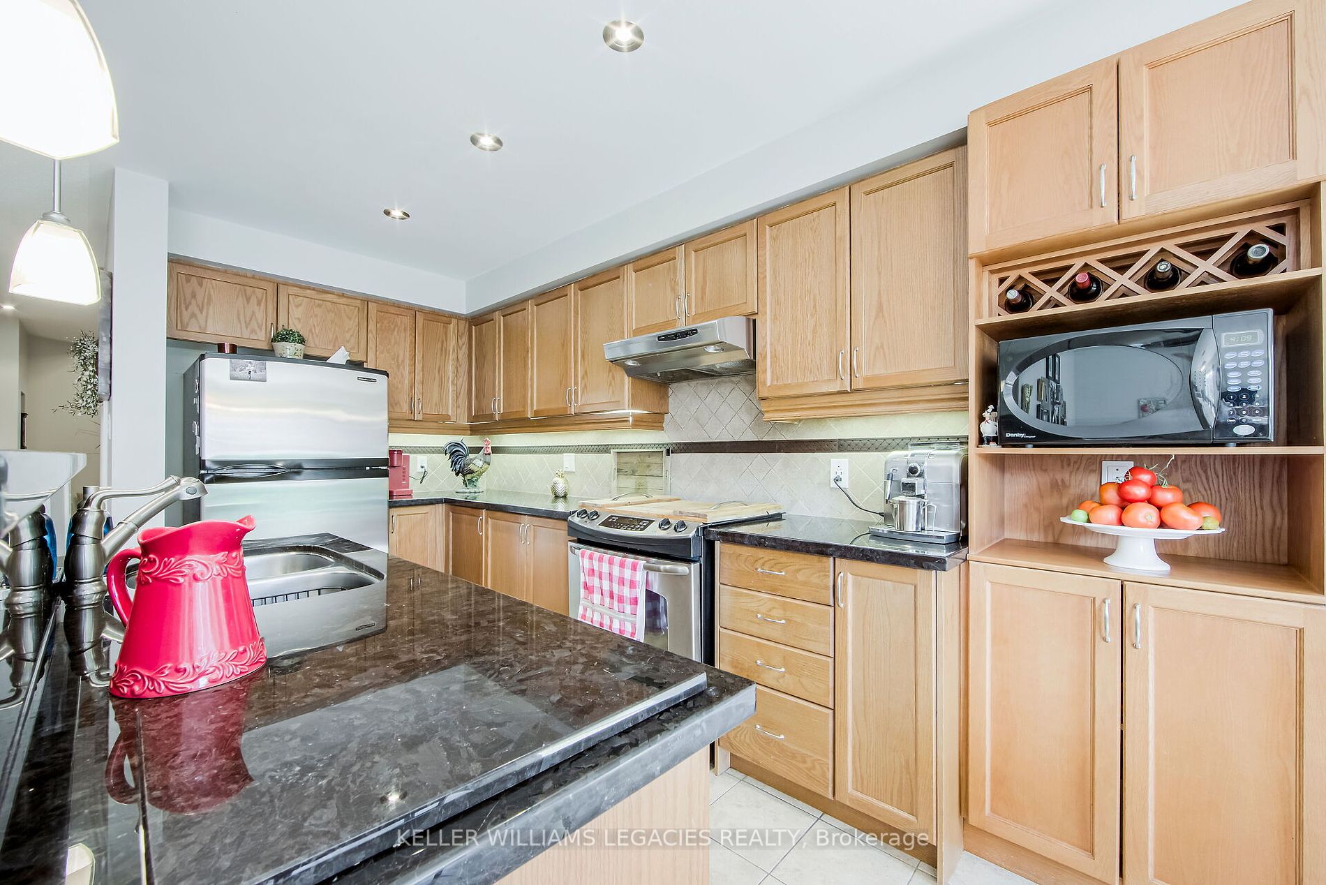 41 Lawren Harris Cres