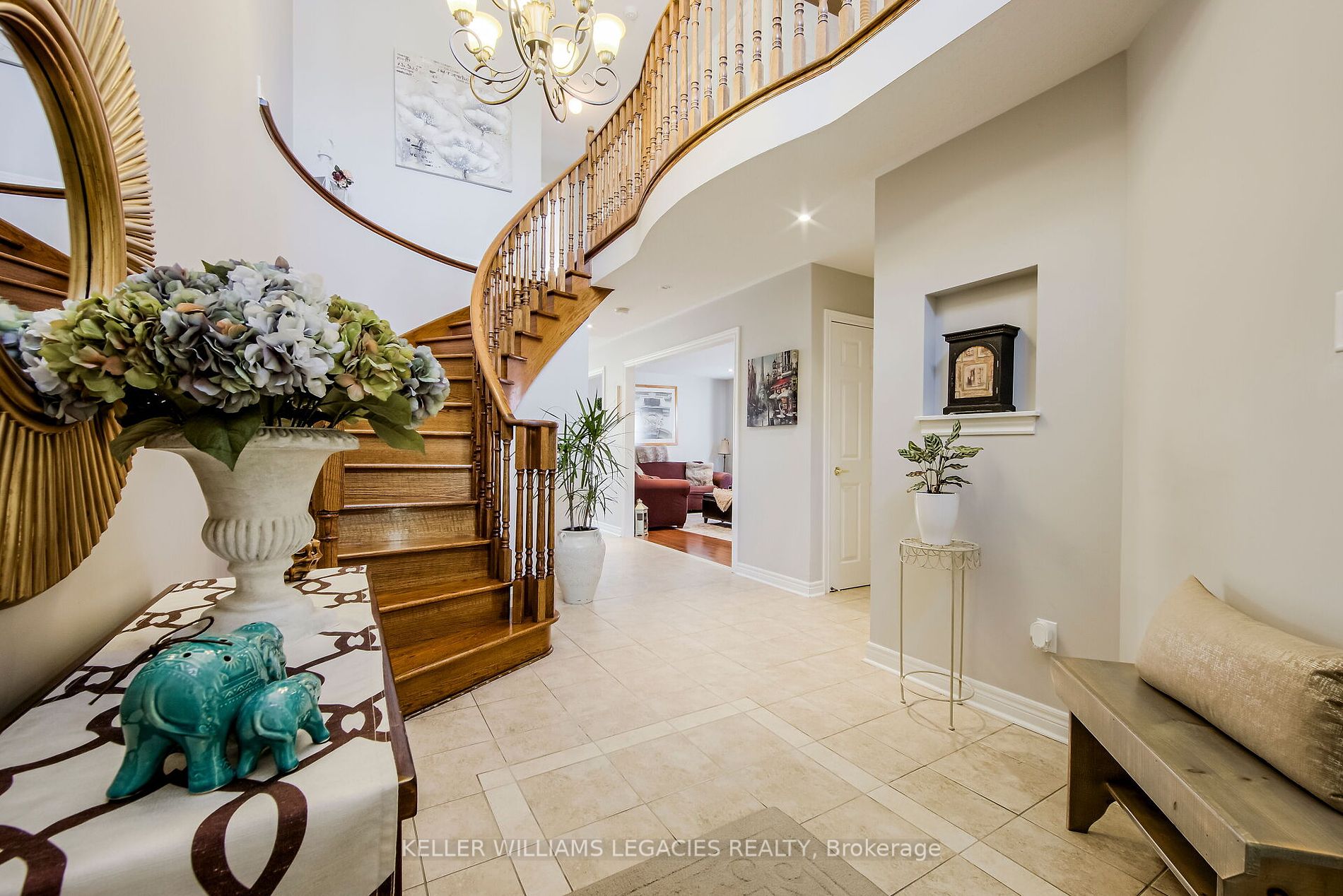 41 Lawren Harris Cres