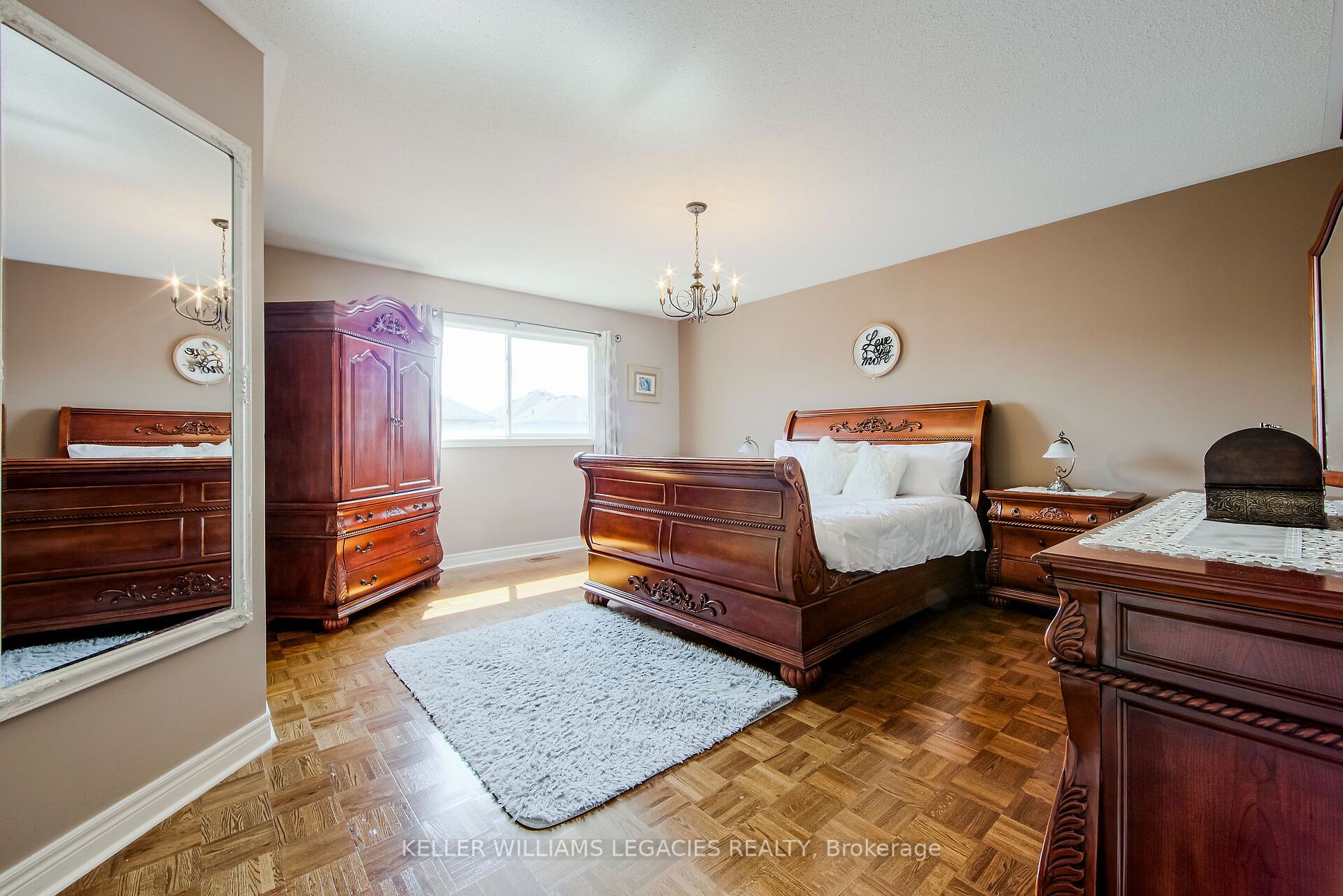 41 Lawren Harris Cres
