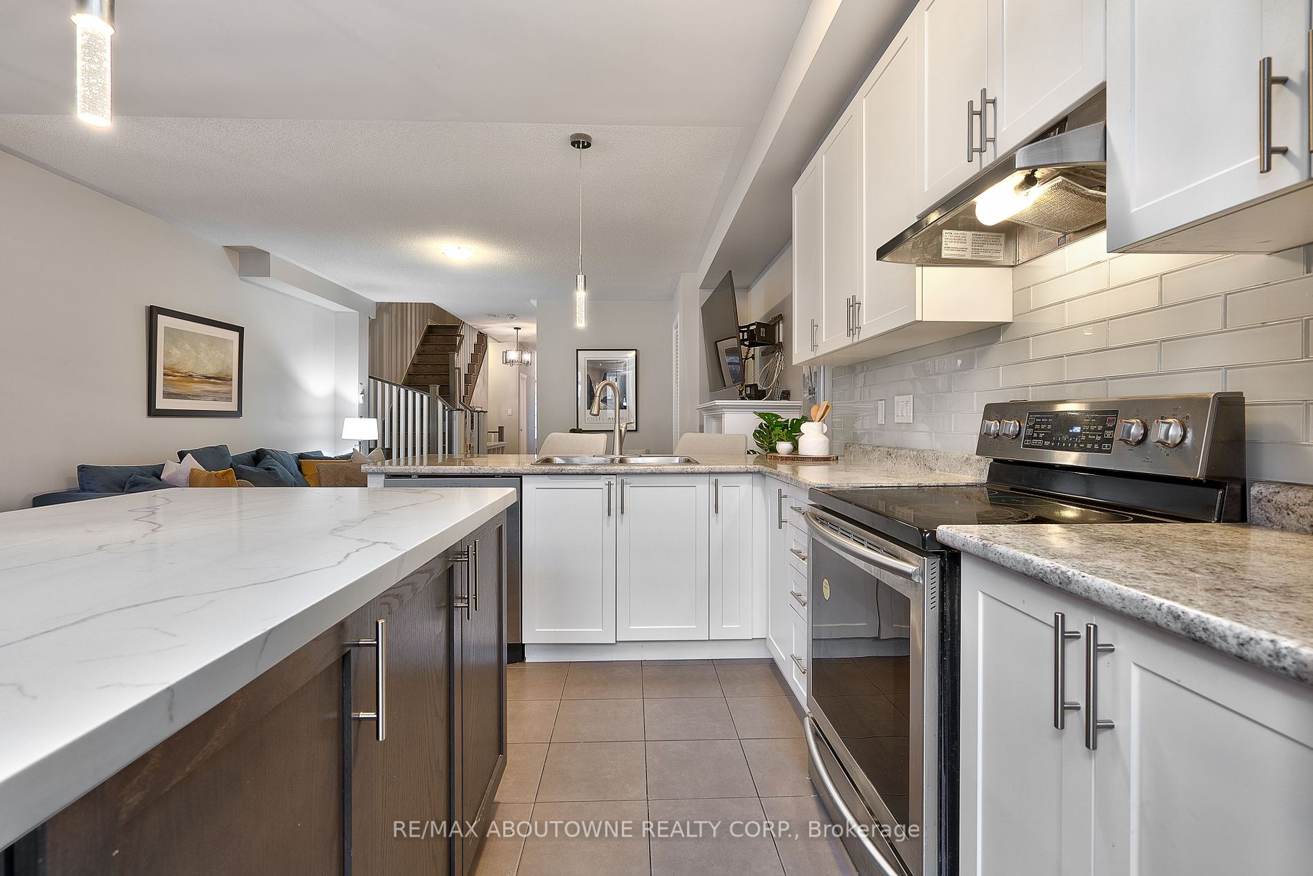 90 Upper Canada Crt