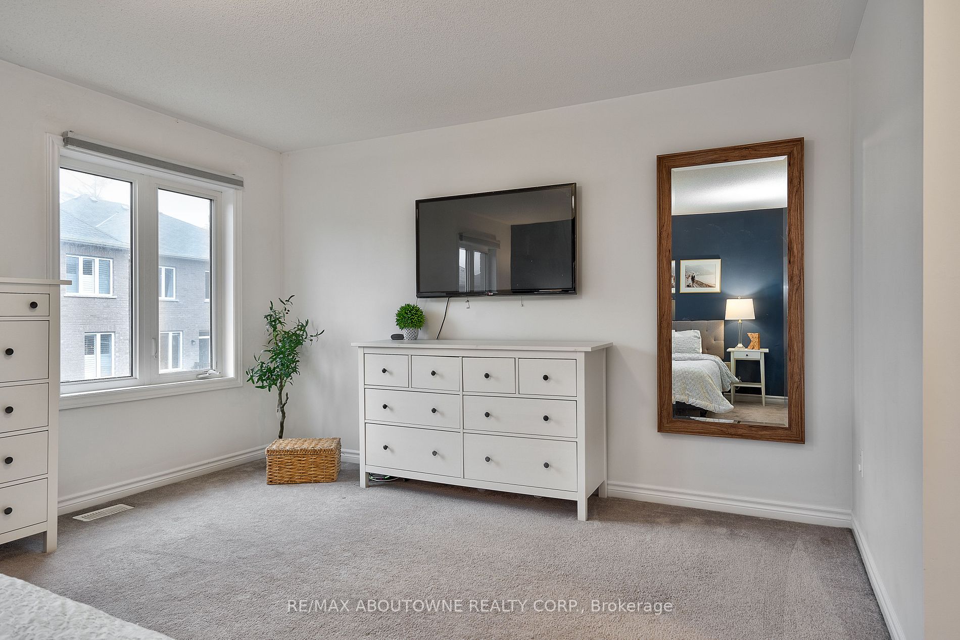 90 Upper Canada Crt