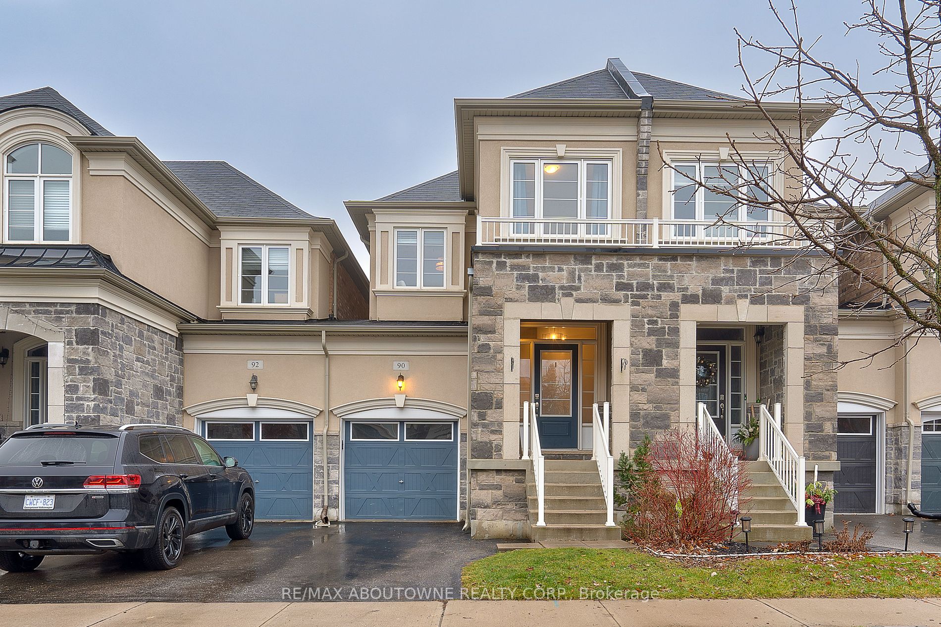 90 Upper Canada Crt