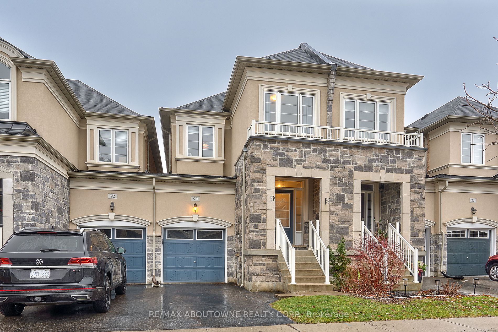 90 Upper Canada Crt