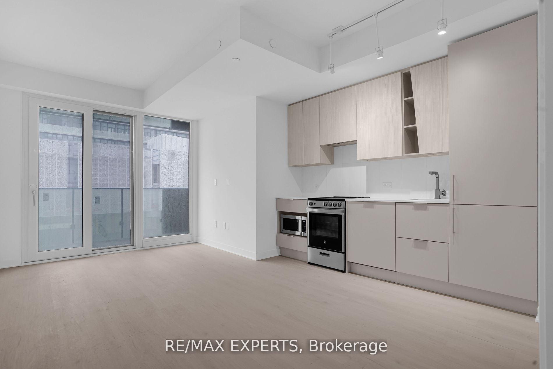 3900 Confederation Parkway #225