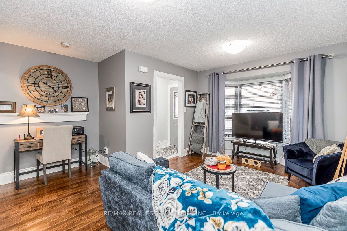 90 Lawrence Ave, #96