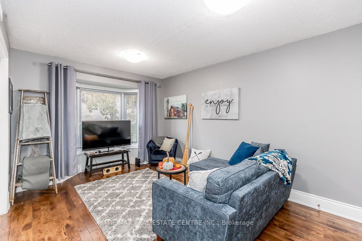 90 Lawrence Ave, #96