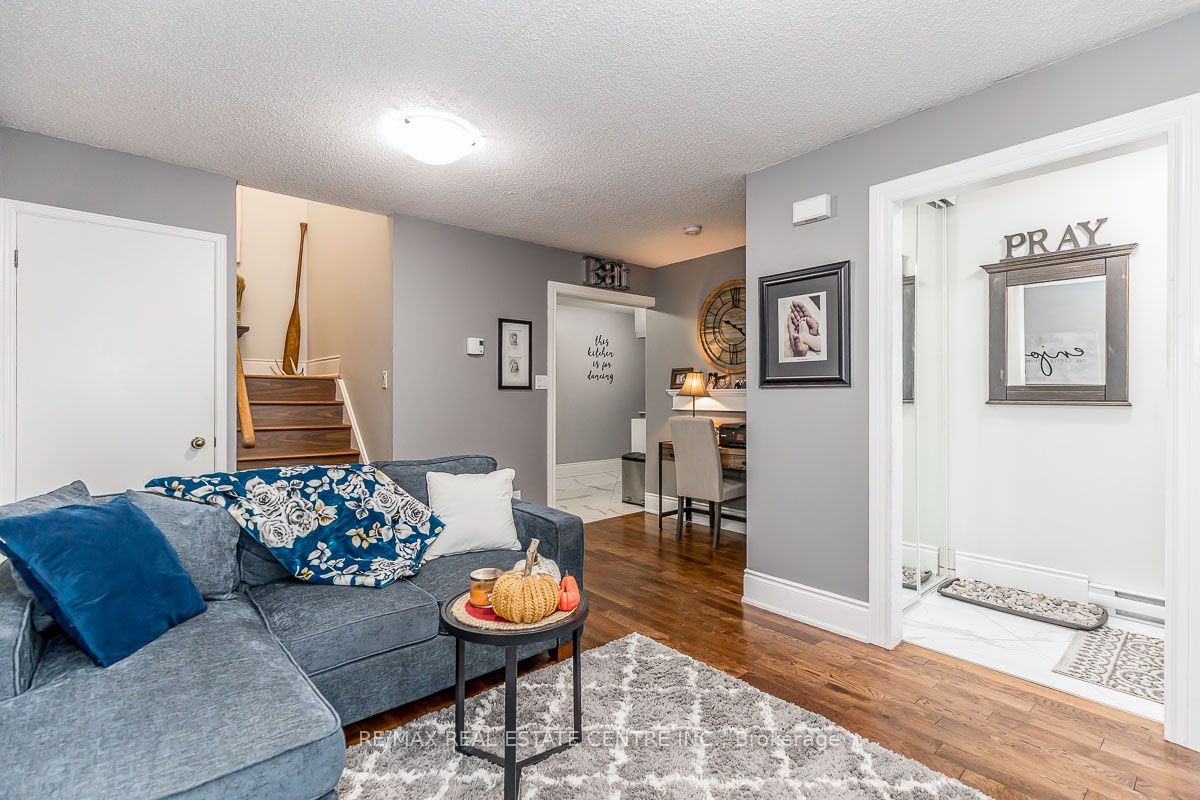 90 Lawrence Ave, #96