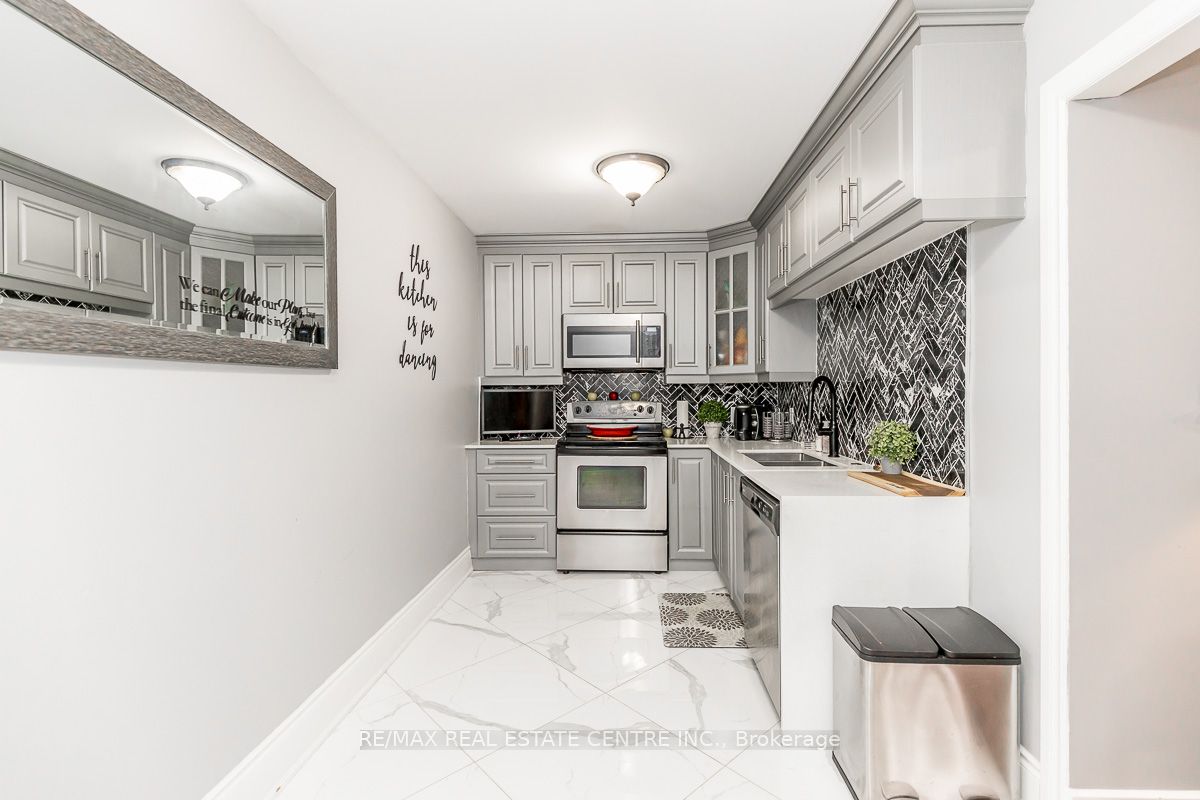 90 Lawrence Ave, #96