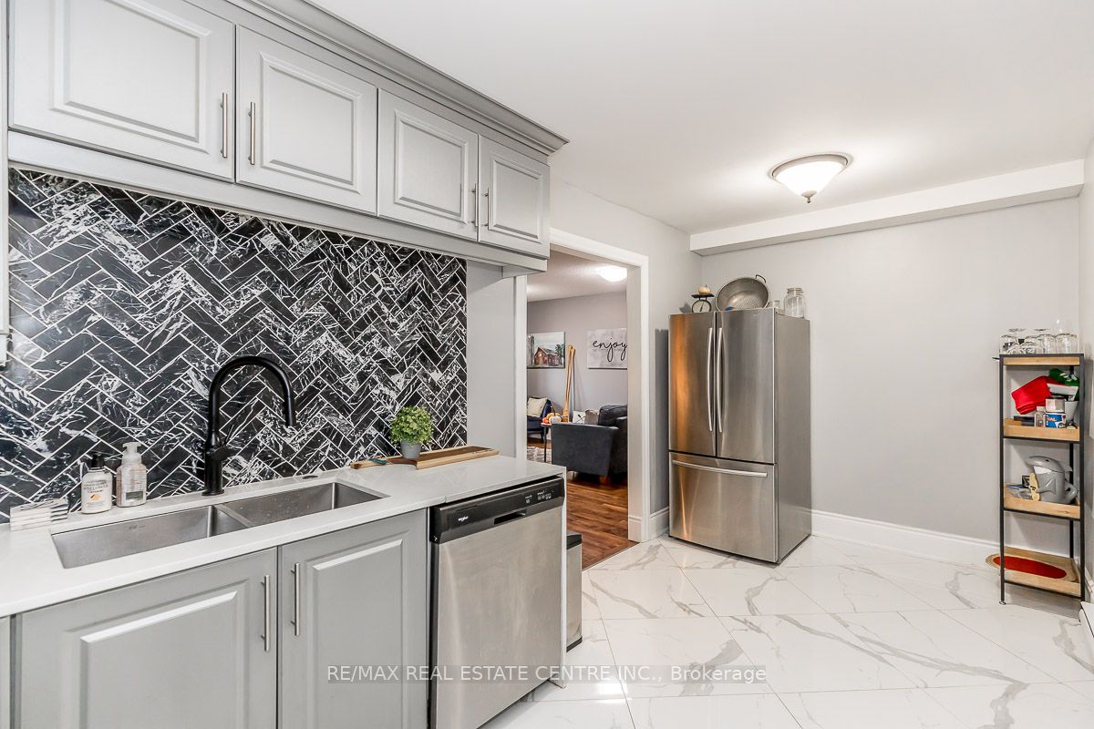 90 Lawrence Ave, #96