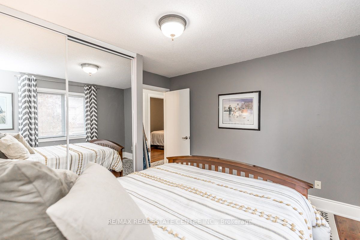 90 Lawrence Ave, #96