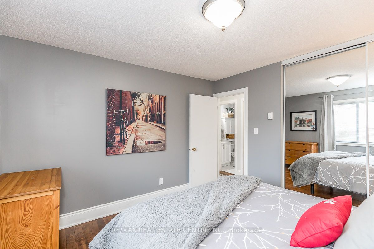 90 Lawrence Ave, #96