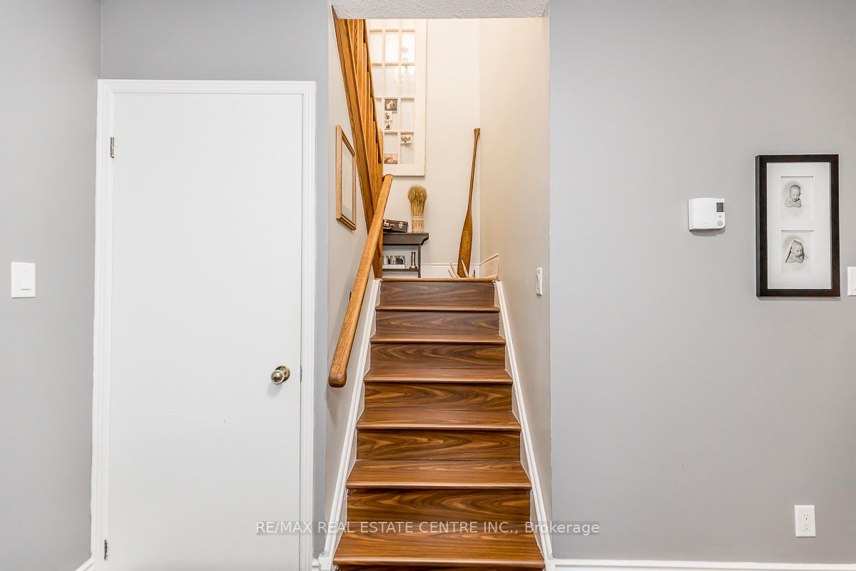 90 Lawrence Ave, #96