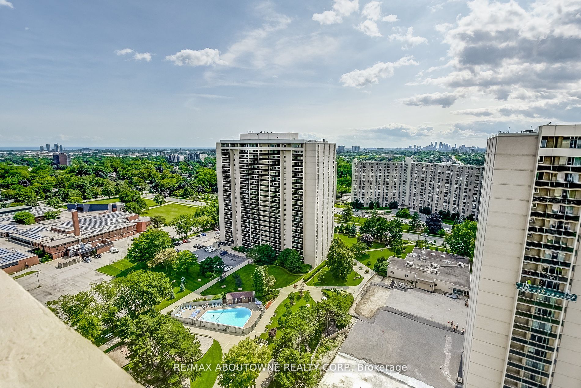 812 Burnhamthorpe Rd, #Ph2