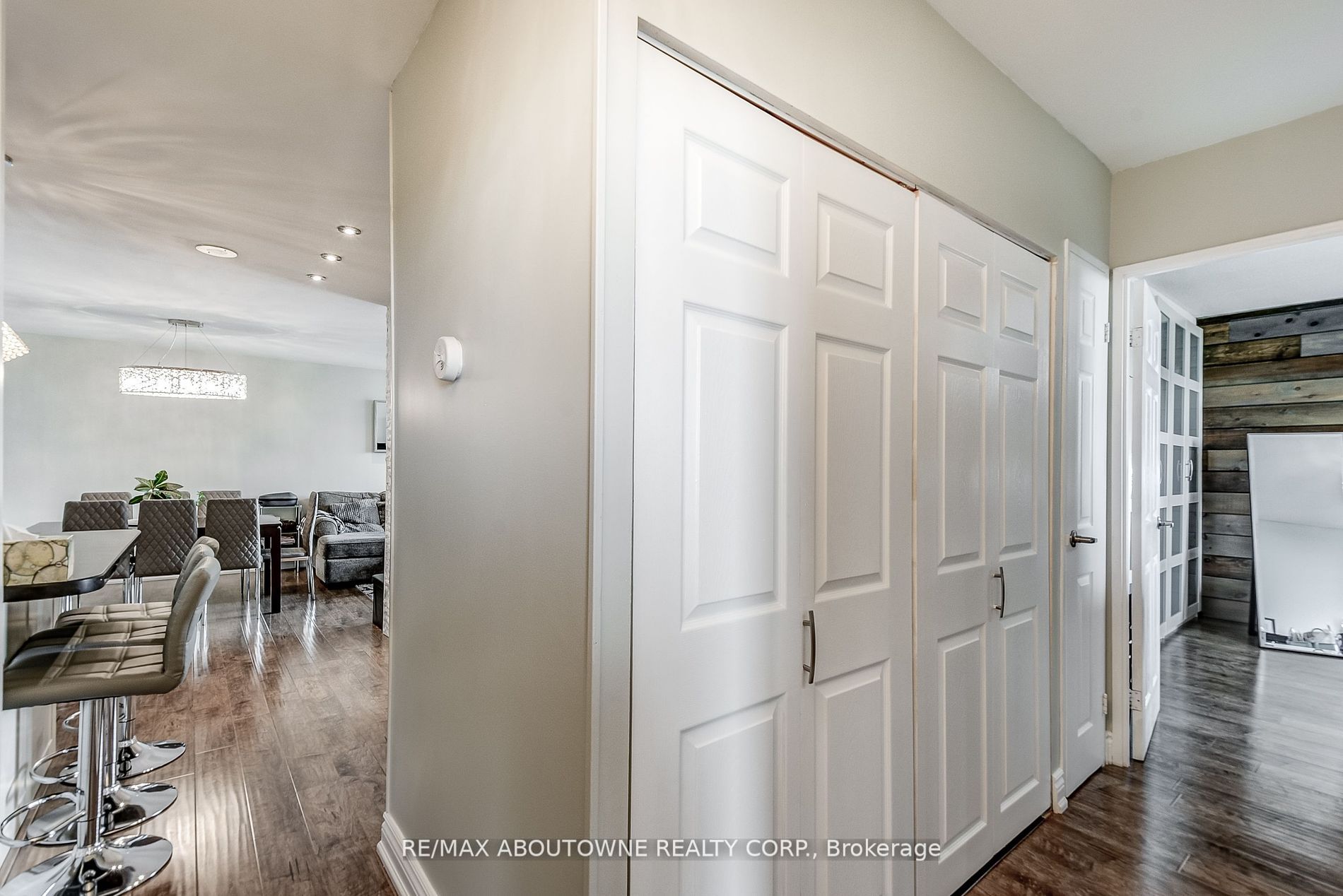 812 Burnhamthorpe Rd, #Ph2