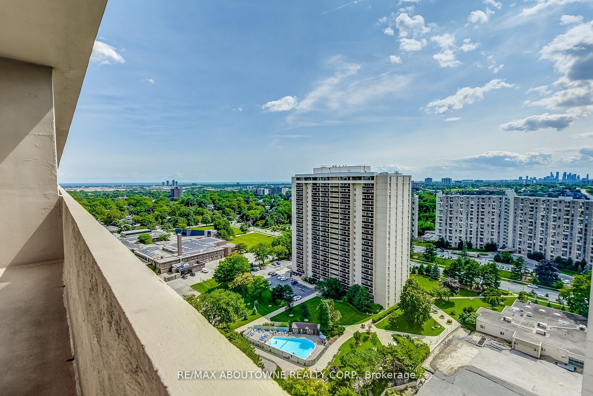 812 Burnhamthorpe Rd, #Ph2