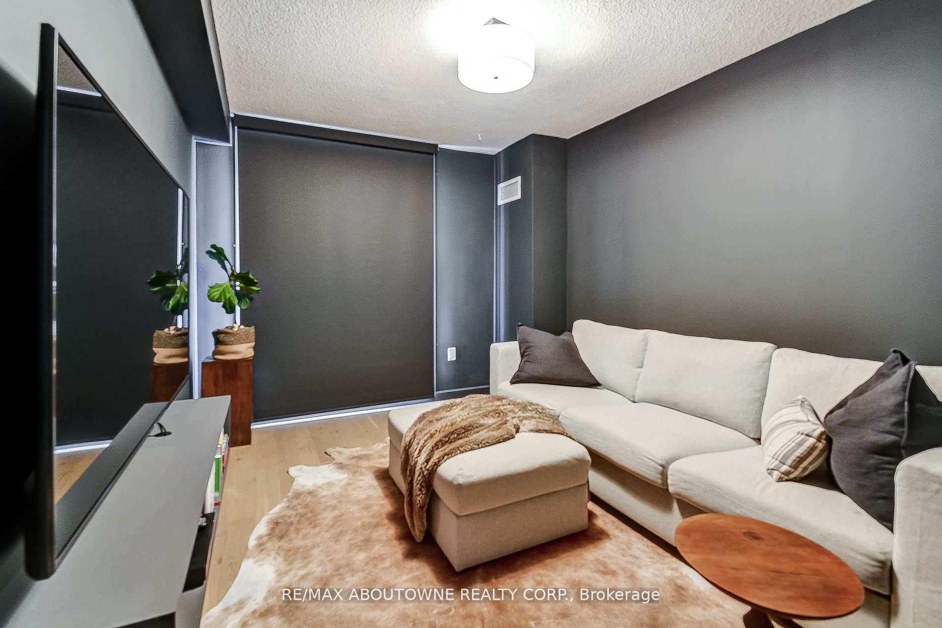 812 Burnhamthorpe Rd, #Ph2
