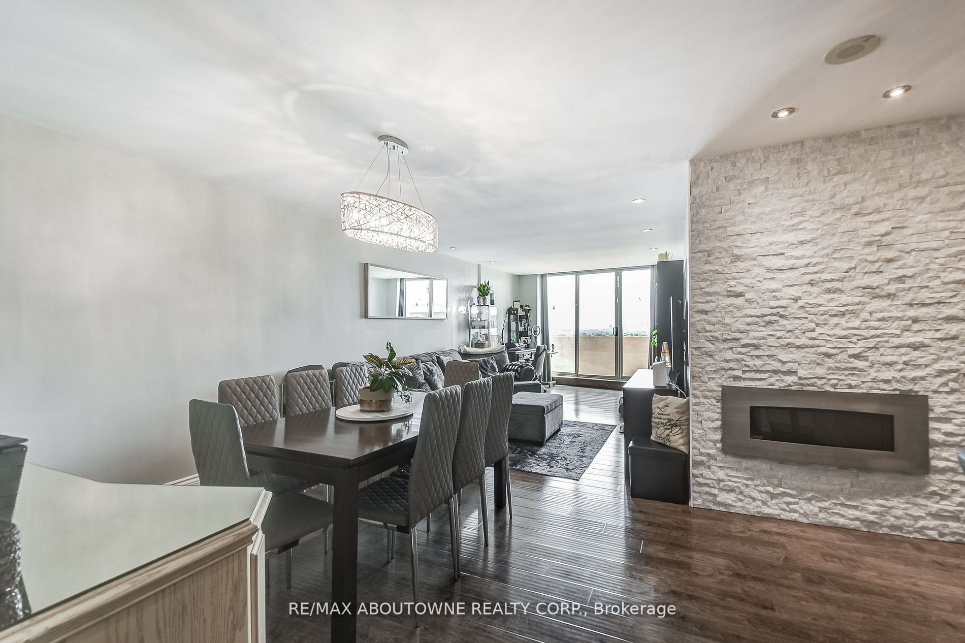 812 Burnhamthorpe Rd, #Ph2