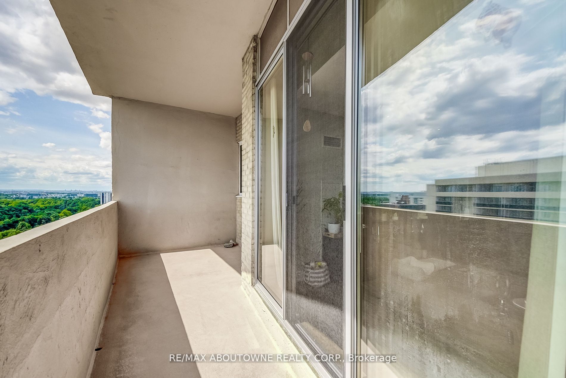 812 Burnhamthorpe Rd, #Ph2
