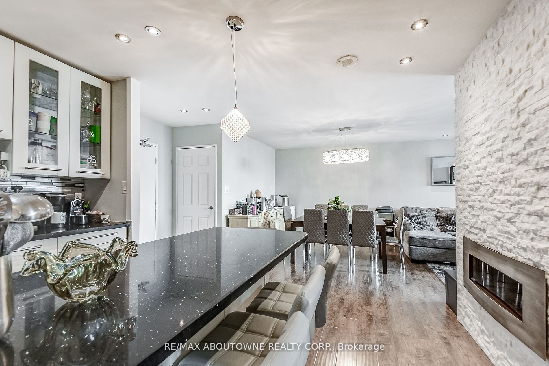 812 Burnhamthorpe Rd, #Ph2