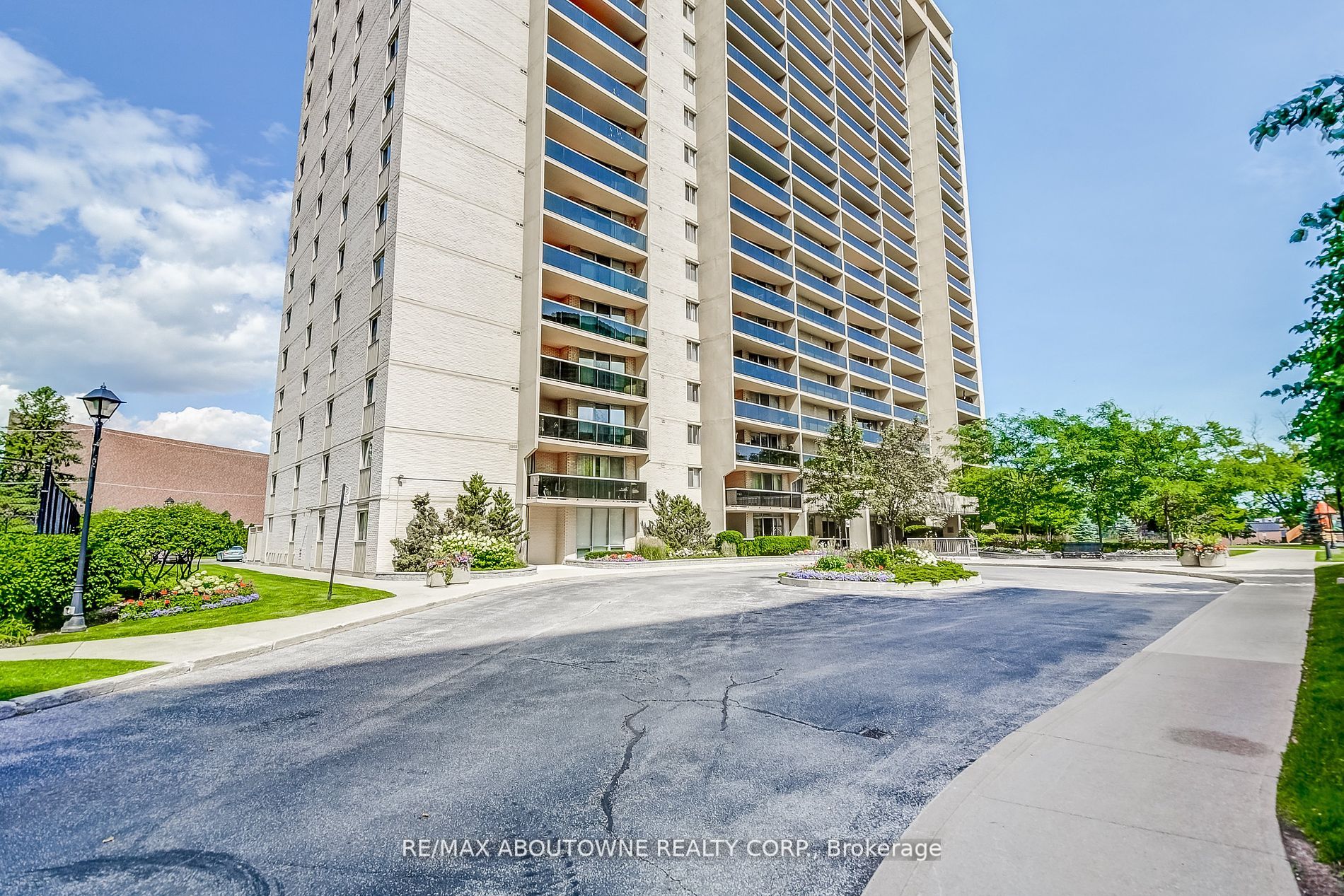 812 Burnhamthorpe Rd, #Ph2