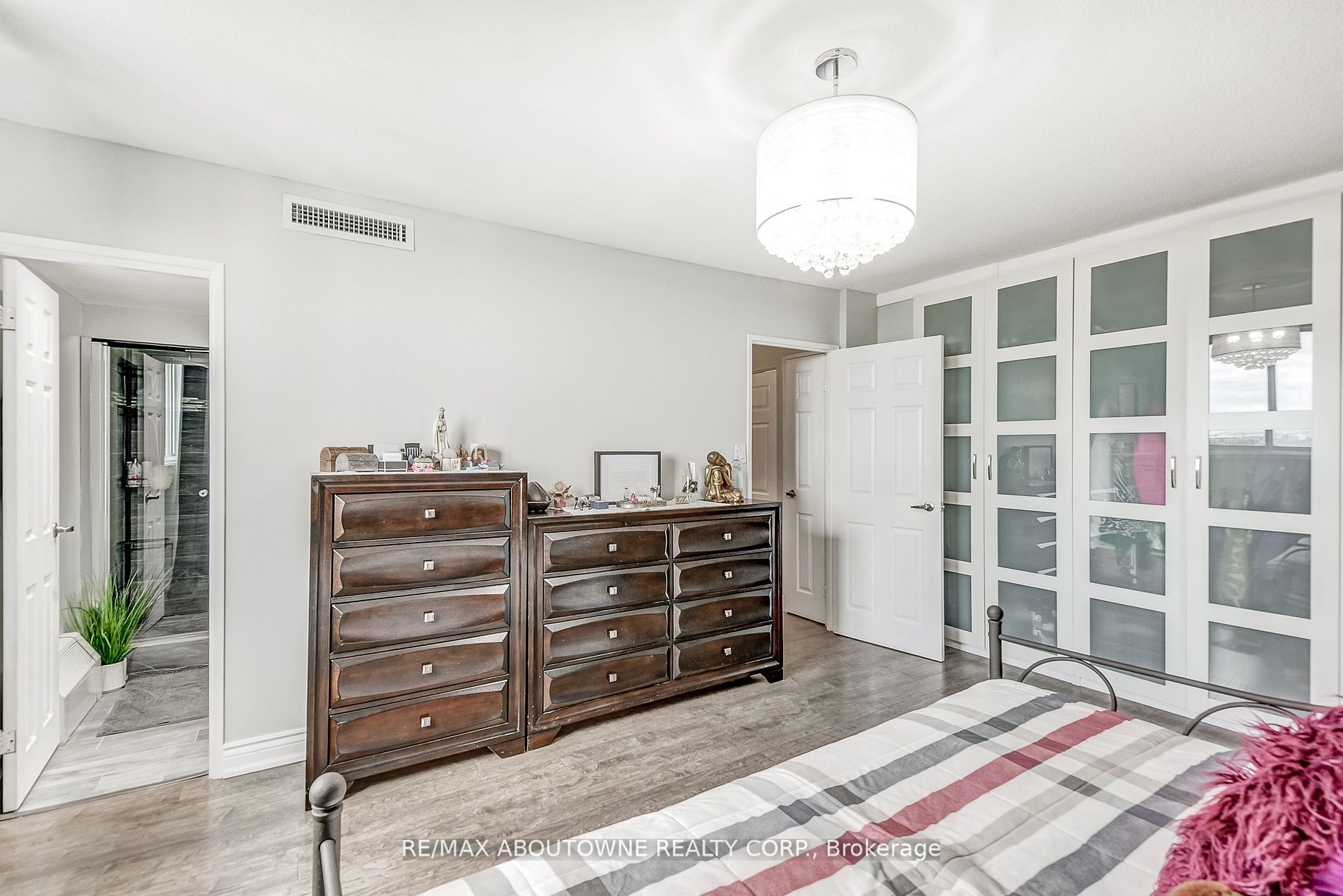 812 Burnhamthorpe Rd, #Ph2