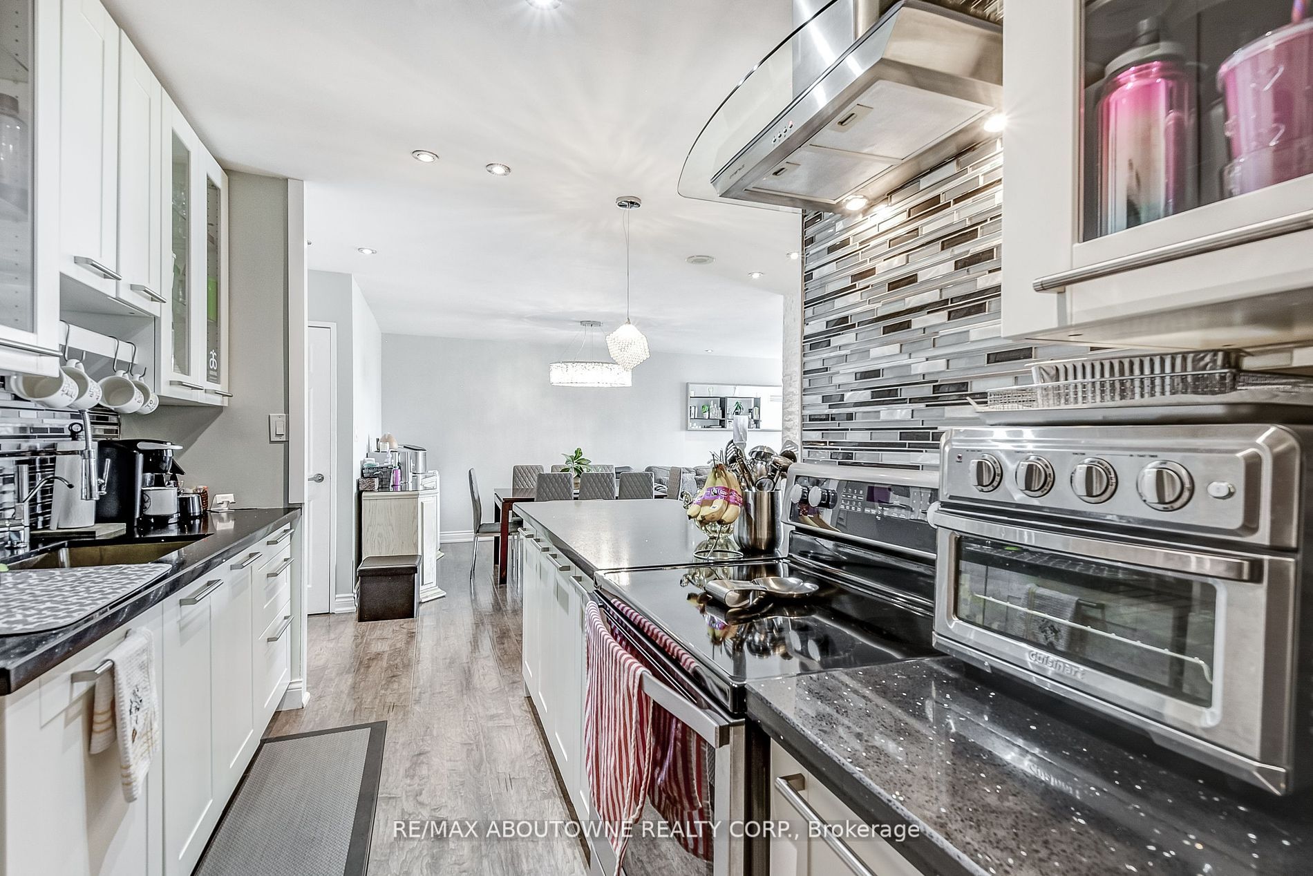 812 Burnhamthorpe Rd, #Ph2