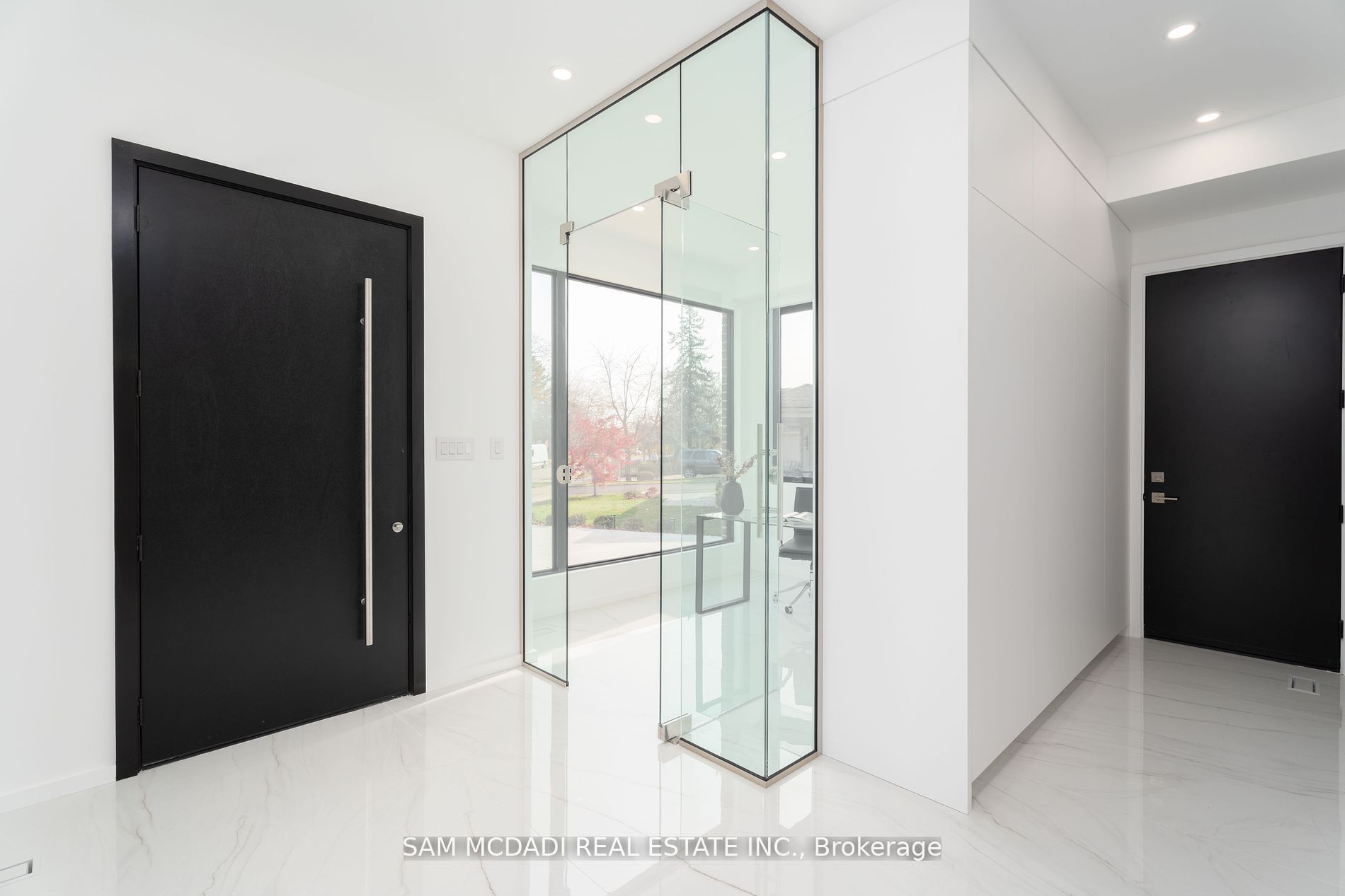 2755 Bushland Cres
