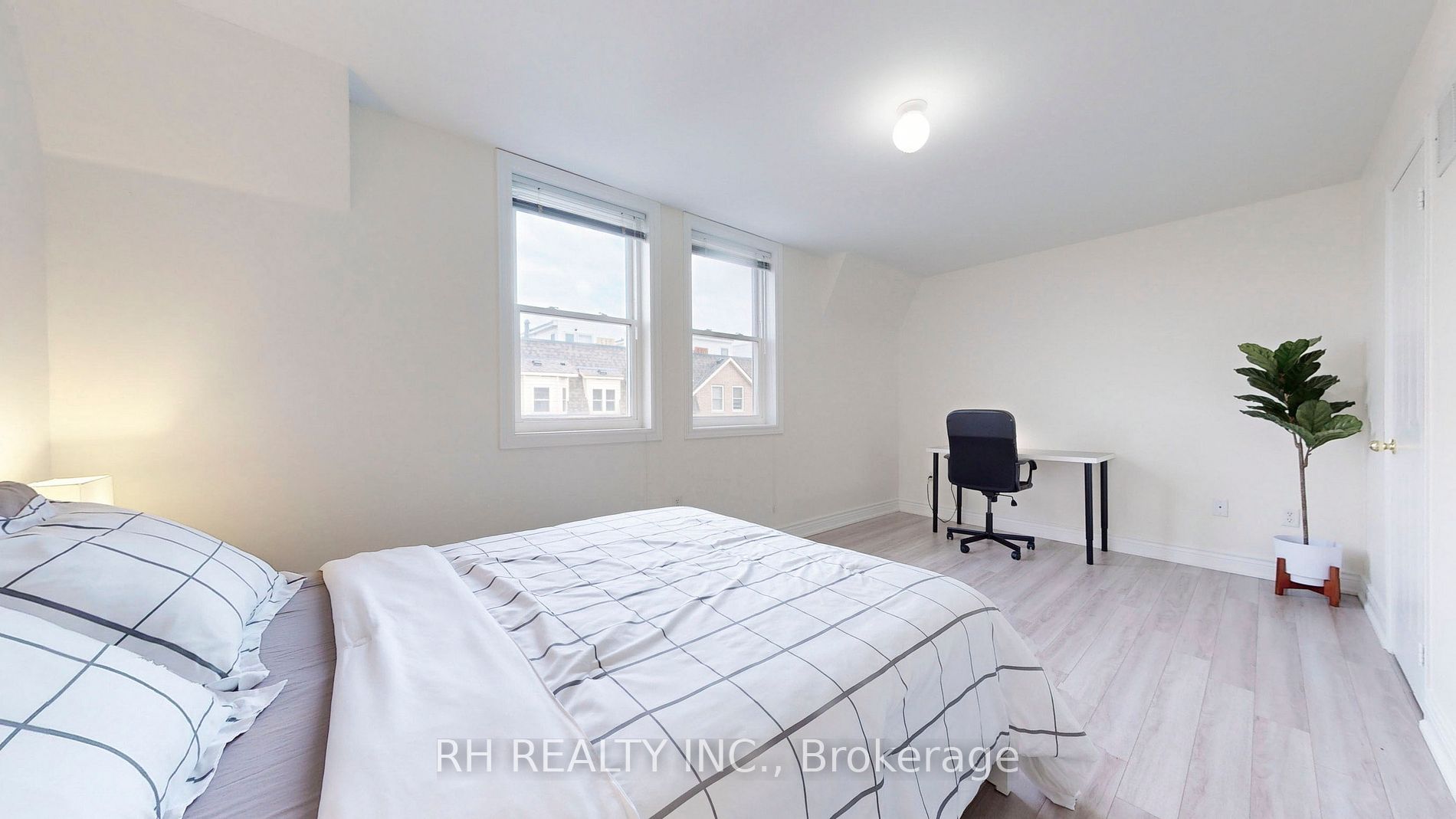 760 Lawrence Ave W, #79