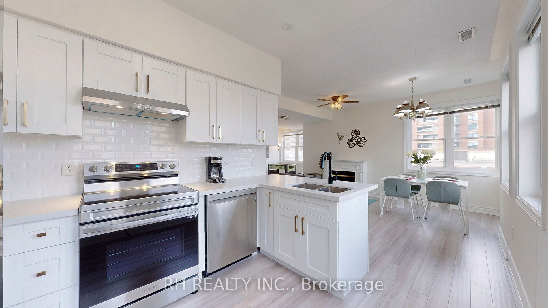 760 Lawrence Ave W, #79