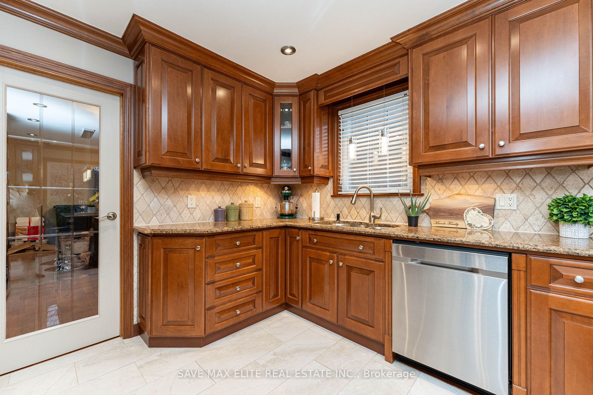 169 Kingsbridge Garden Circ