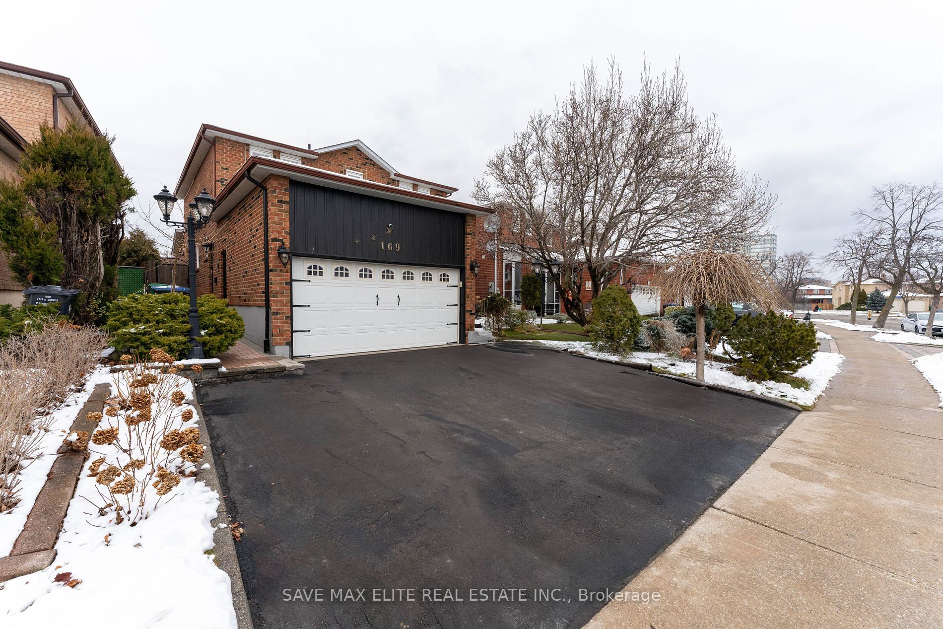 169 Kingsbridge Garden Circ