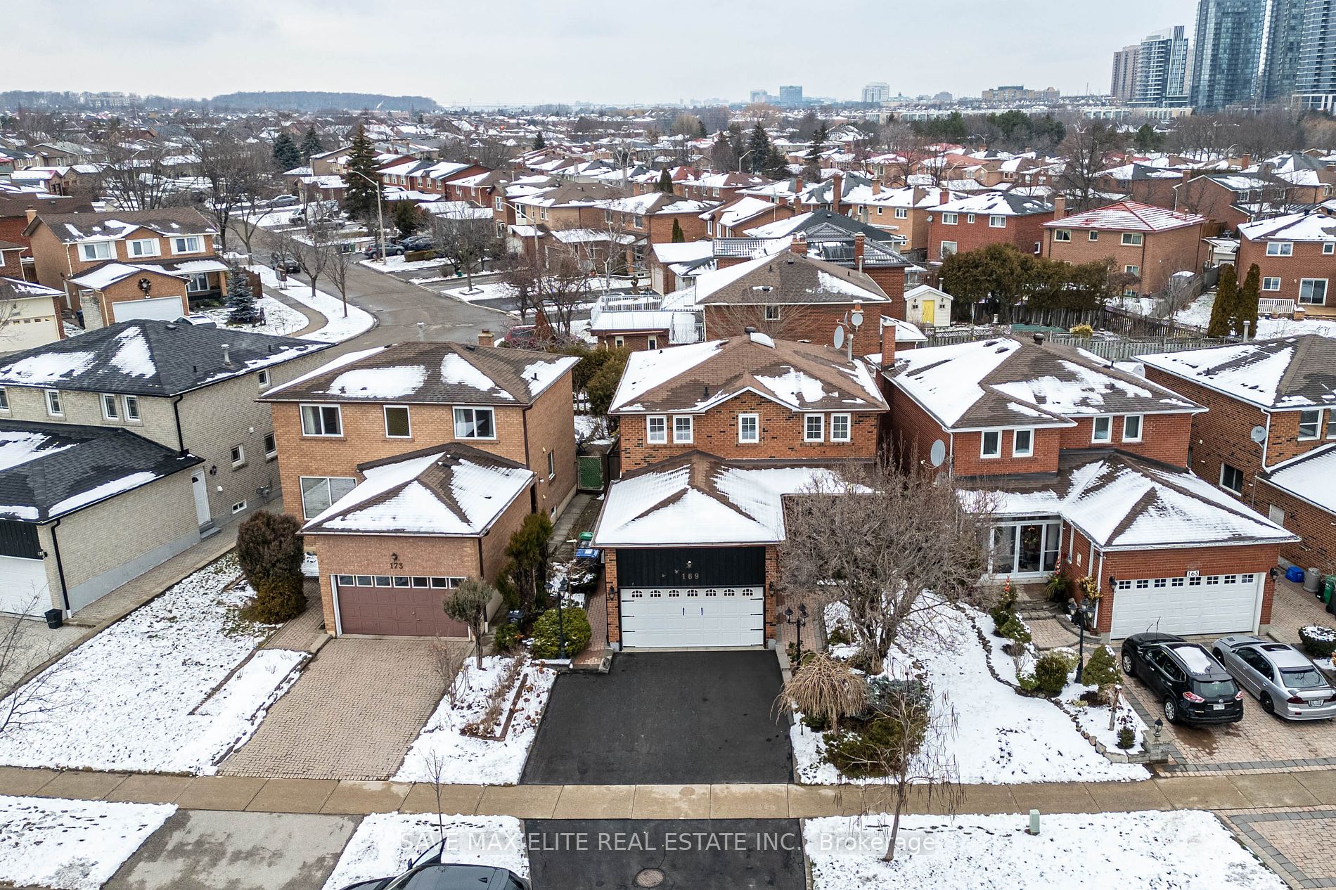 169 Kingsbridge Garden Circ